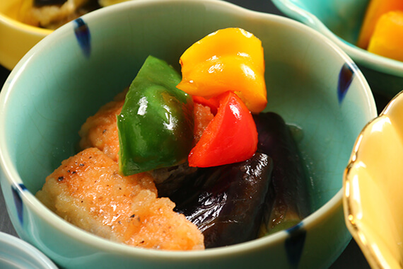 小皿：鮭と野菜の焼びたし